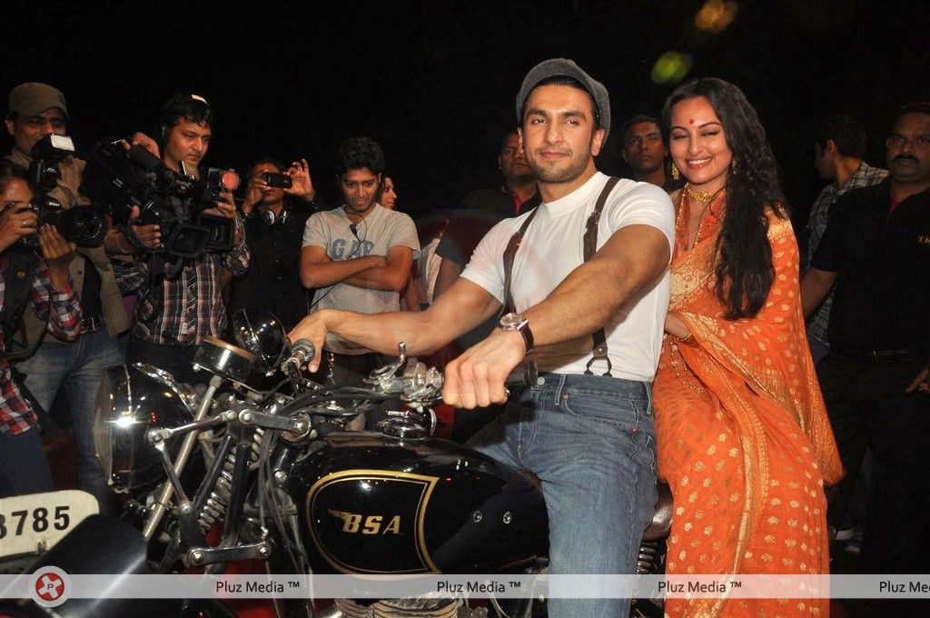 Ranveer and Sonakshi at launch of movie 'Lootera' - Pictures | Picture 127087